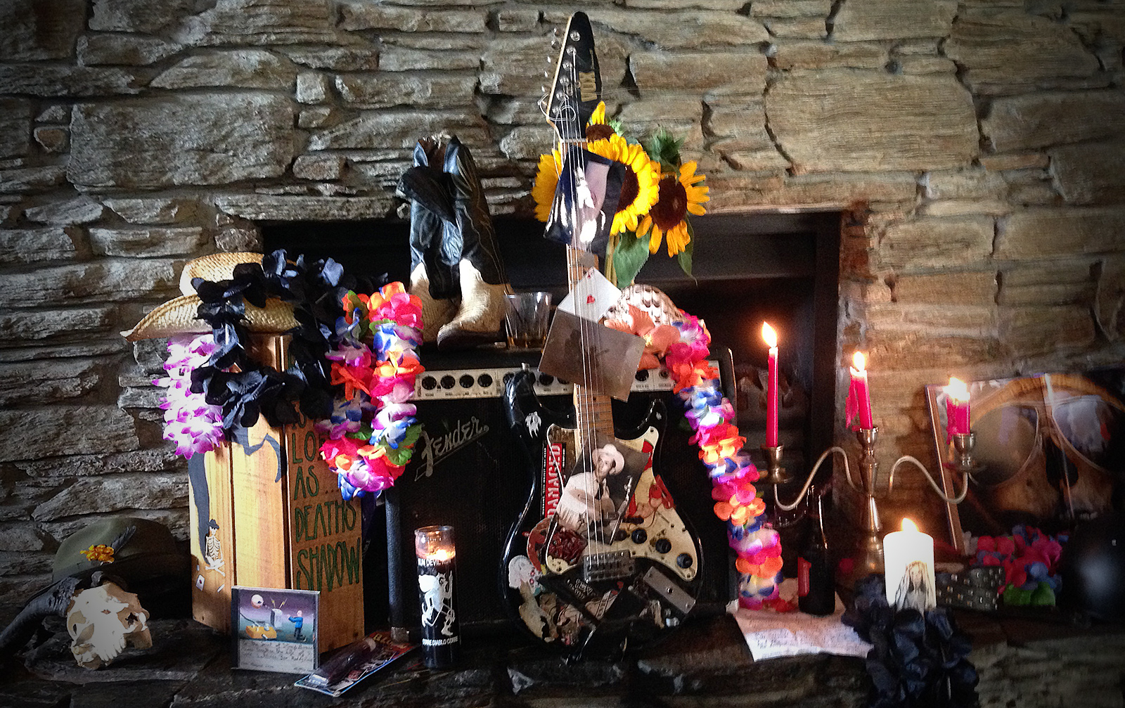 IMG_2471 Roddy shrine Kings Arms 1600 VIG